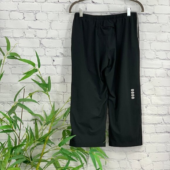 🎉Nike Fit Dry Black Workout Capris - Picture 2 of 5